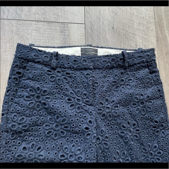 J. Crew Cafe Capri Pinwheel Eyelet Trouser in Navy Size 0 - Picture 2 of 7